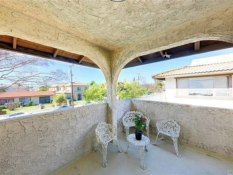 216 N Alhambra Ave — Photo 18