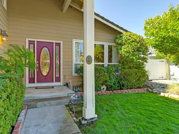 1320 Greenborough Dr, Roseville, CA 95661