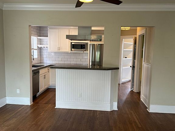 3rd image of 112-114 Redondo Ave #114-1/2
