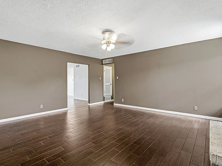 8700 Cielo Vista Dr — Photo 24