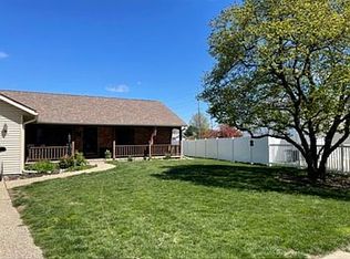 145 White Pine Dr, Springfield, IL 62712