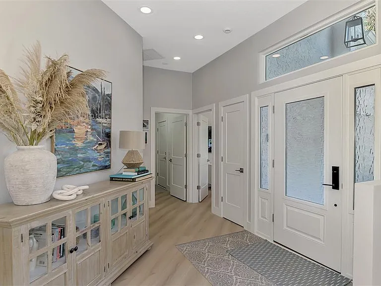 561 Fallbrook Dr — Photo 8