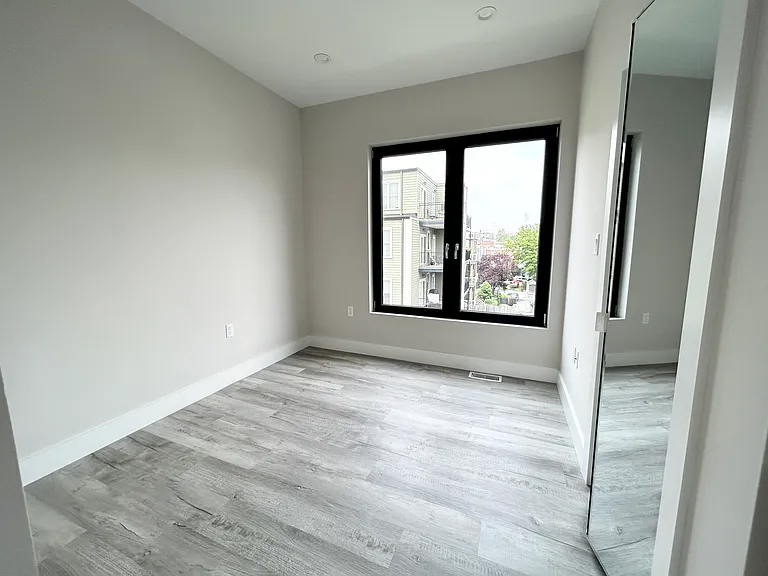 241 W Third Street Pl #R — Photo 9