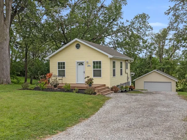209 S 16th Ave W, Newton, IA 50208