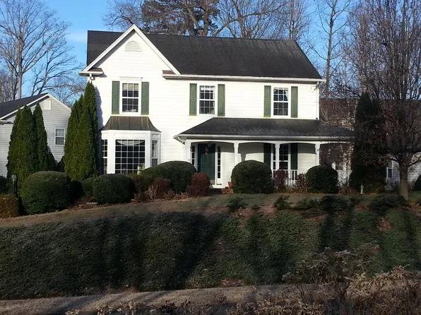1208 Dunlora Dr, Charlottesville, VA 22901