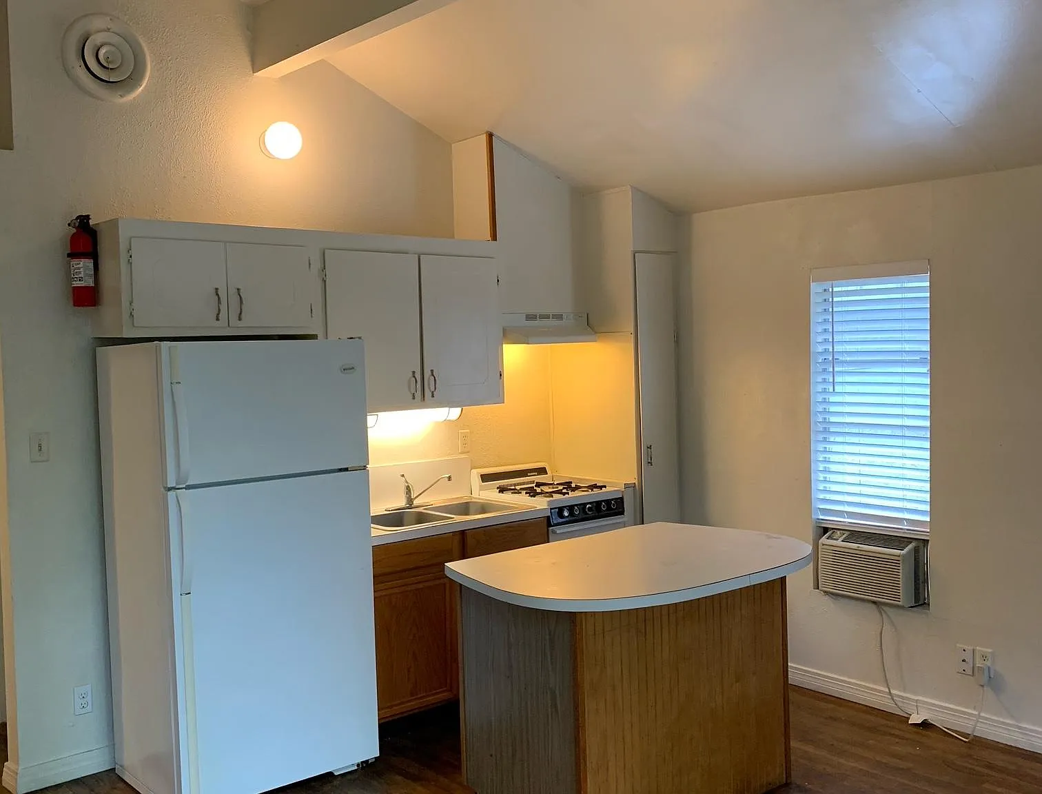 408 Ponder St — Photo 1