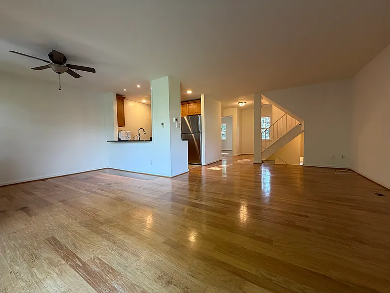 10404 Parthenon Ct — Photo 4