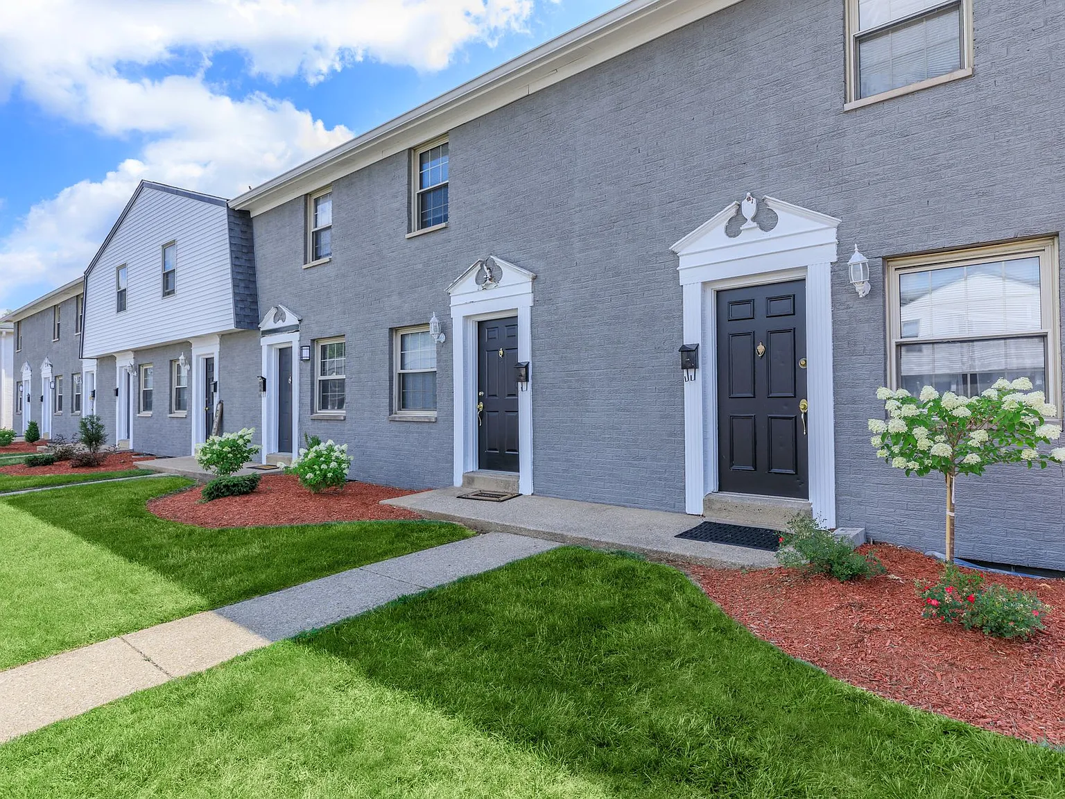 TOWNHOMES AT BLENDON — Photo 3