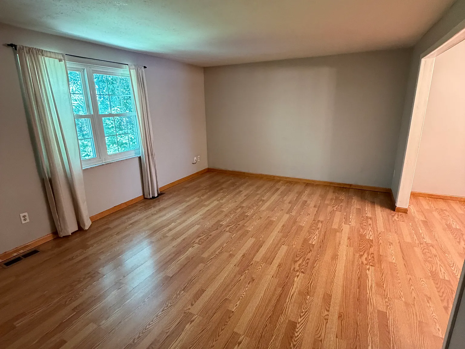 3 bed, 1.5 bath, 1116 sqft, $1,750 — Photo 2