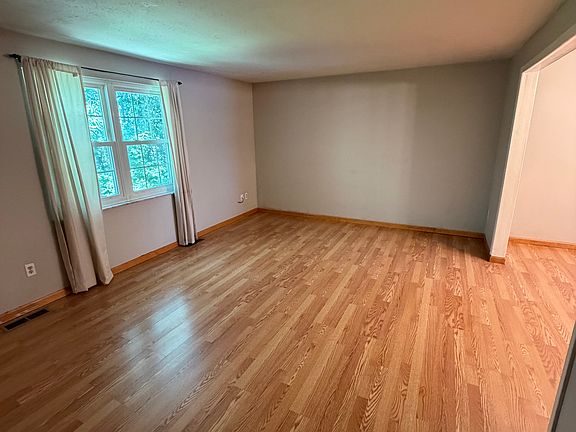 2nd image of 312 Bellford Ct
