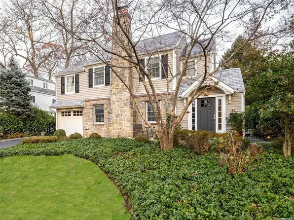 42 Oxford Road, Manhasset, NY 11030