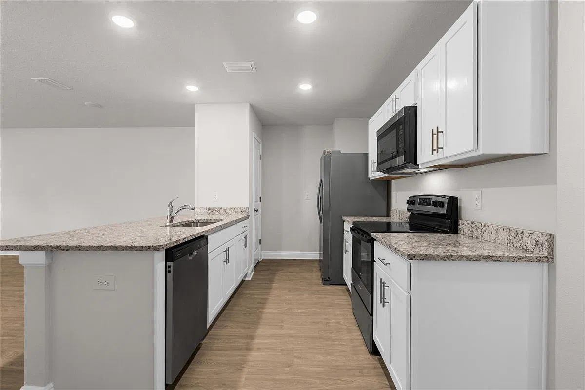 3 bed, 2.5 bath, 1600 sqft, $1,900 — Photo 4