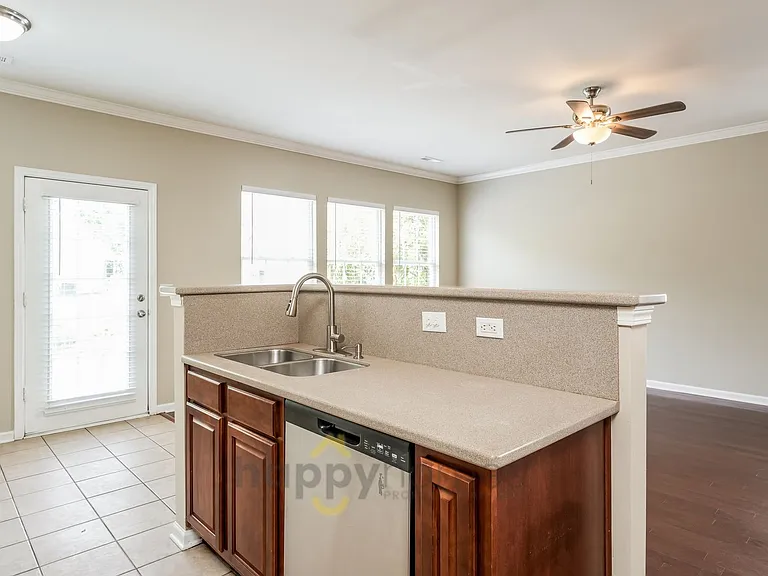 231 Xavier St — Photo 11