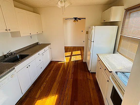 5th image of 37 Evergreen Dr