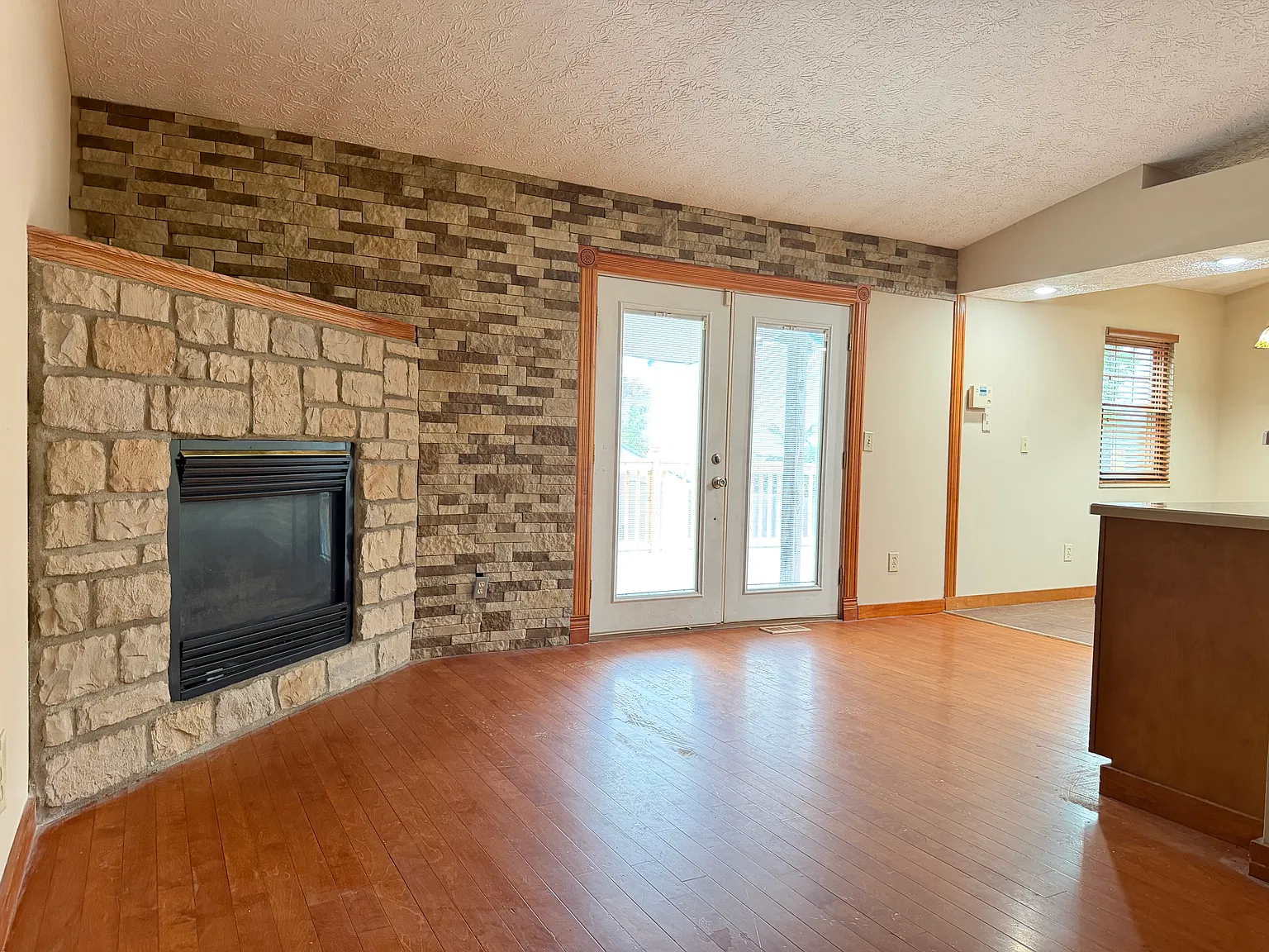 4 bed, 2200 sqft, $2,295 — Photo 3