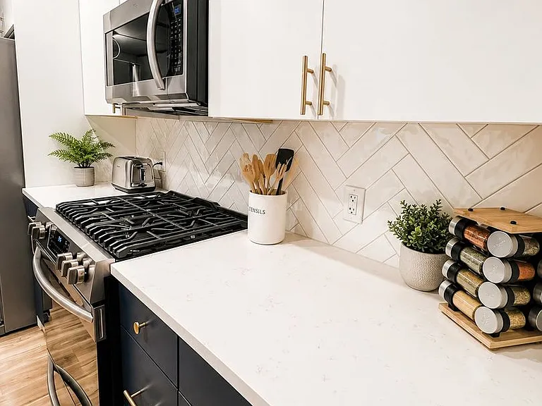 11004 Jordan Ln — Photo 8