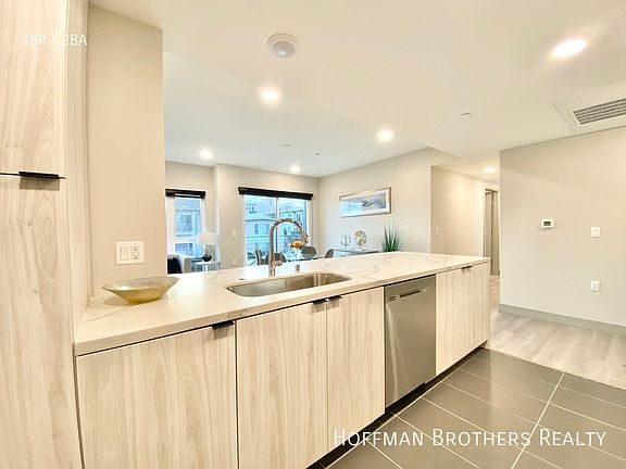 4th image of 1534 Brockton Ave #307