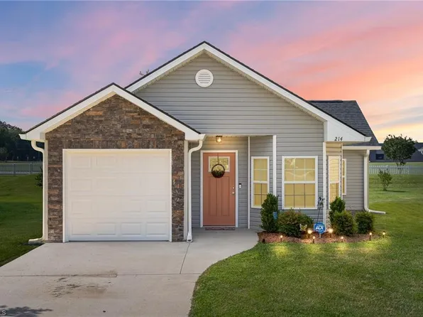 214 Portsmouth Dr, Eden, NC 27288