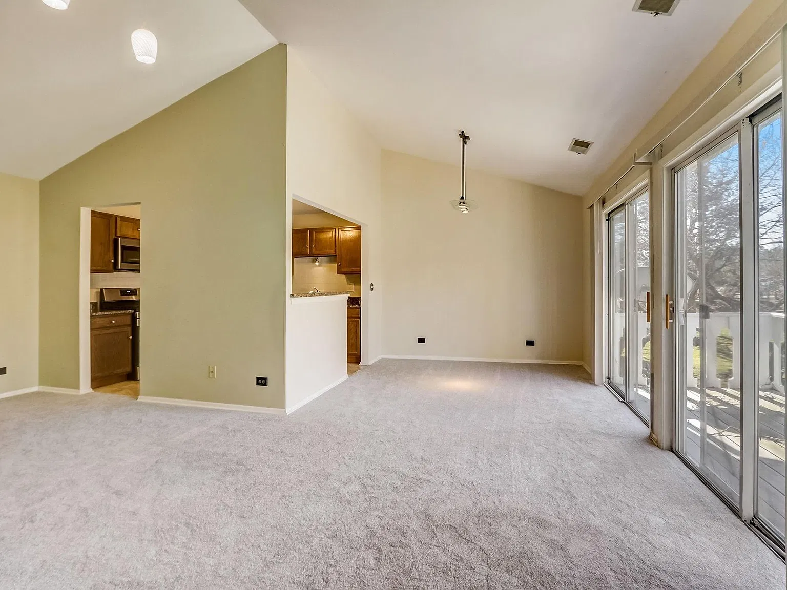 214 Blossom Ct — Photo 3
