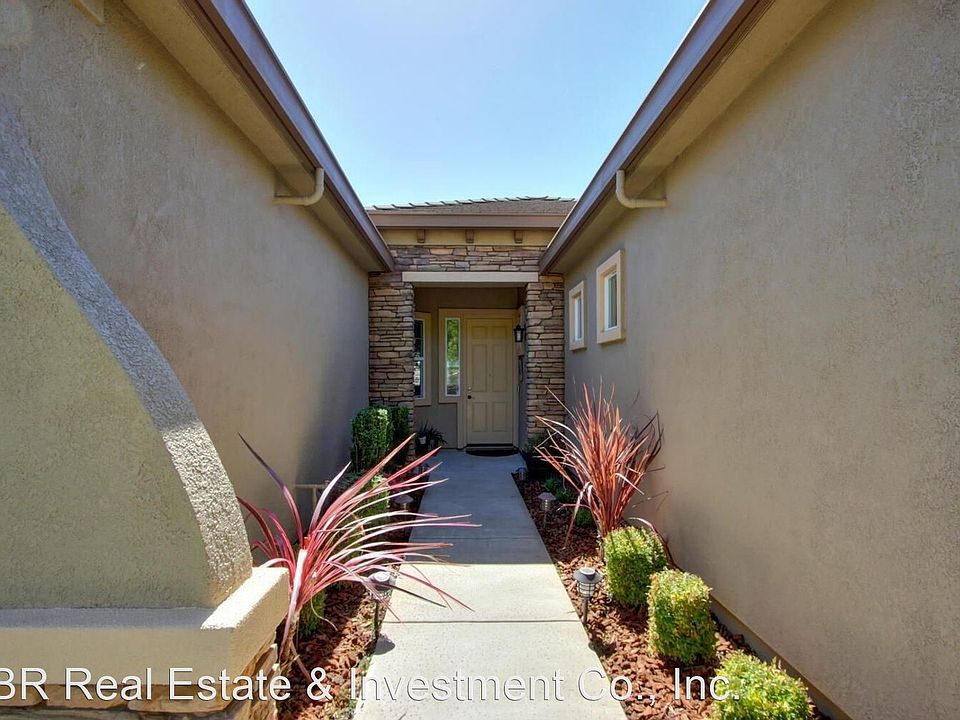 1st image of 821 Hildebrand Cir