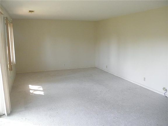 3rd image of 1117 Canterbury Ct APT C