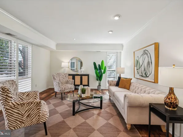 130 Spruce St APT 17B, Philadelphia, PA 19106