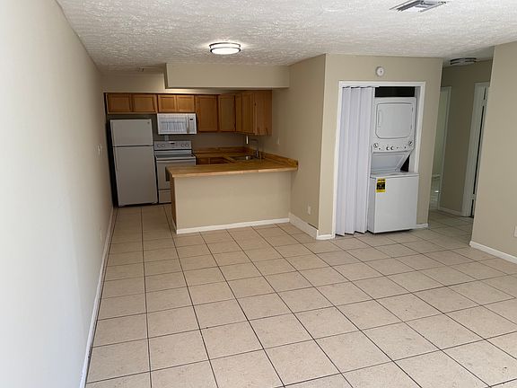 2nd image of 810 NW 9th Ave APT A