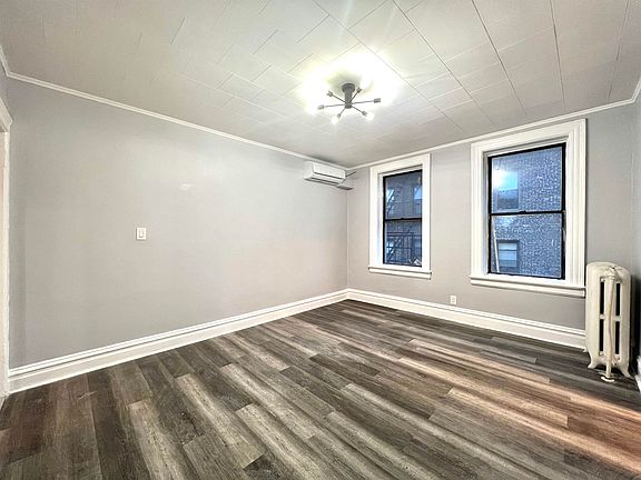 3rd image of 84 Romaine Ave #13N