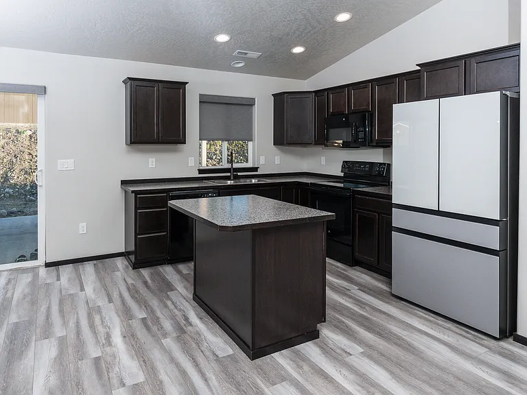 448 Cardinal Pl — Photo 4