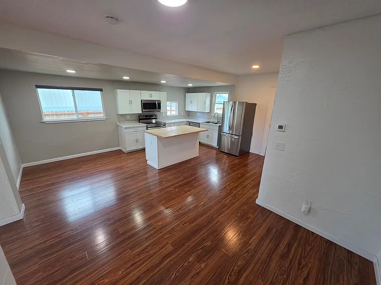 1104 E Rockwell Ave — Photo 6