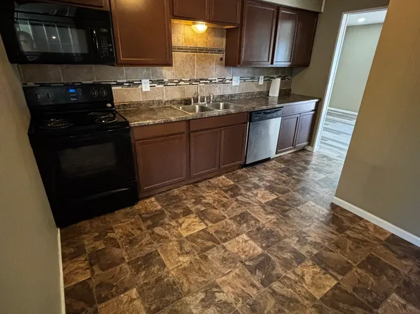 100 E Workman St #D, Knob Noster, MO 65336