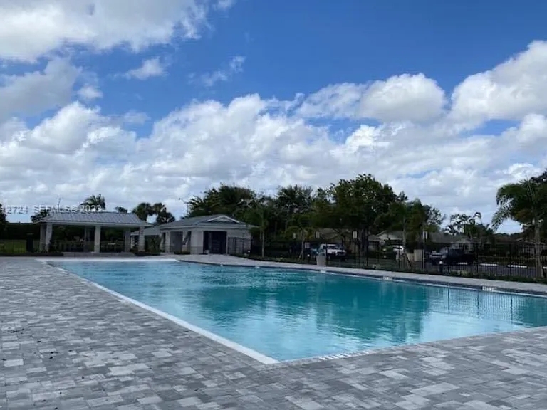 19420 Carolina Cir — Photo 16
