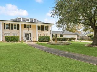 4 Cleveland Ct, Metairie, LA 70003