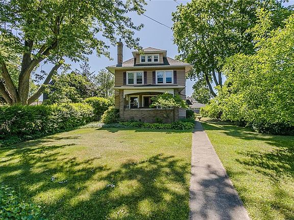 2nd image of 2585 Saint Paul Blvd