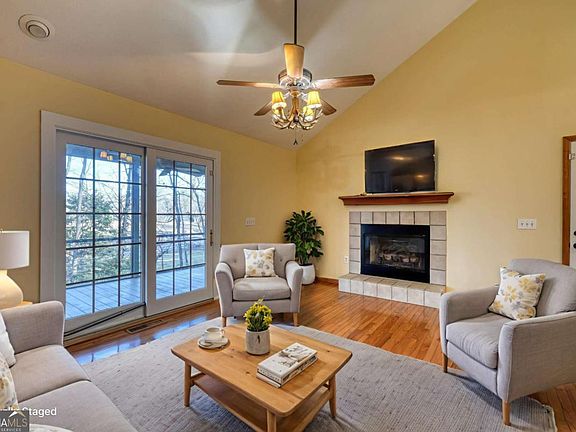 3rd image of 1160 Hidden Lake Rd