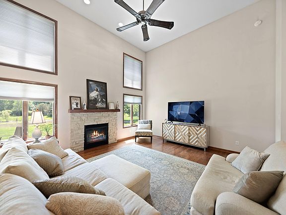 3rd image of 411 Anniston Ln