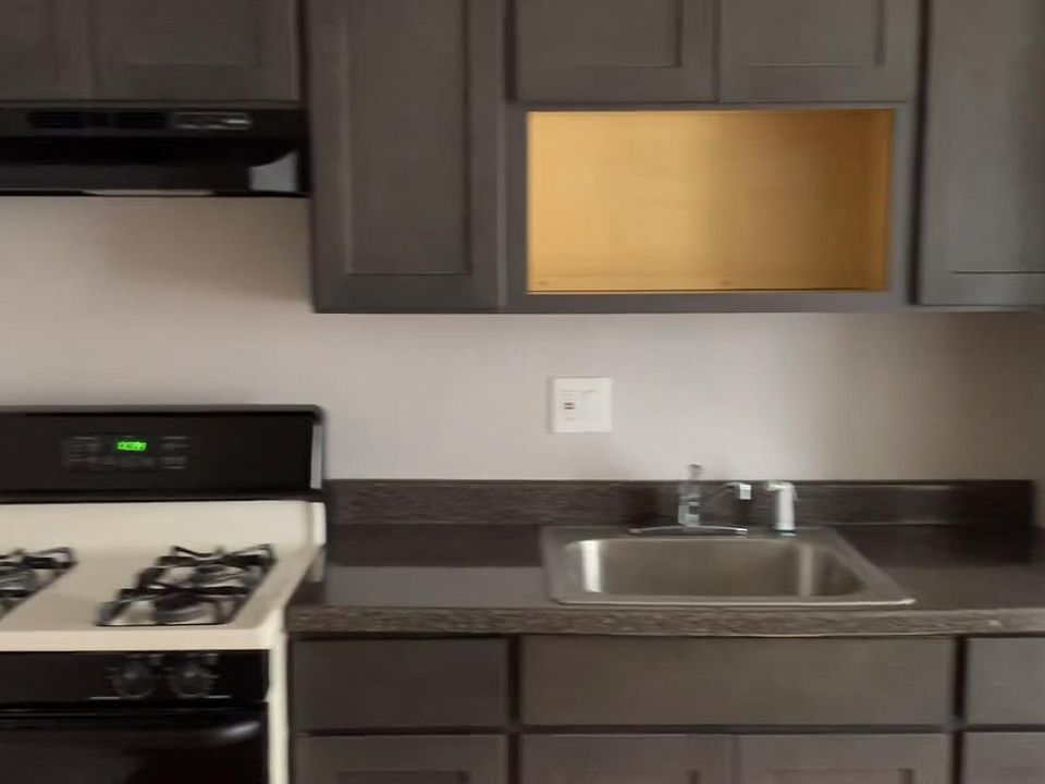 2nd image of 5120 Oakland St Floor 2