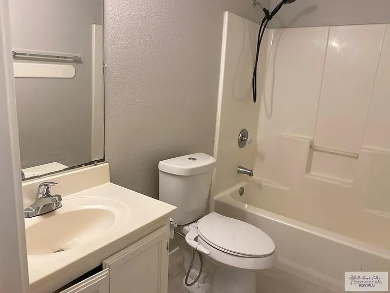 2098 El Paraiso — Photo 11