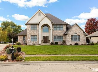 311 Stonecrop Rd, Morton, IL 61550