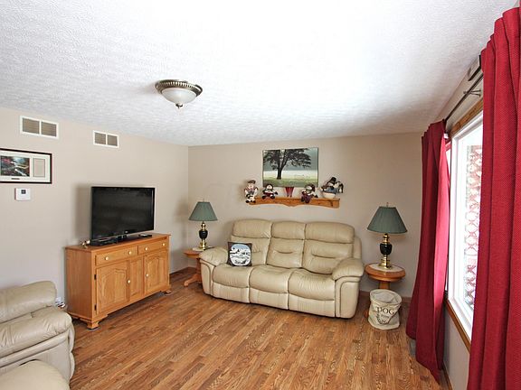 3rd image of 15771 Sherri Dr