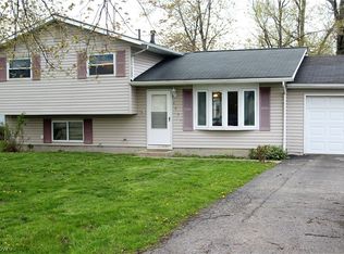 4641 E Lake Rd, Sheffield Lake, OH 44054