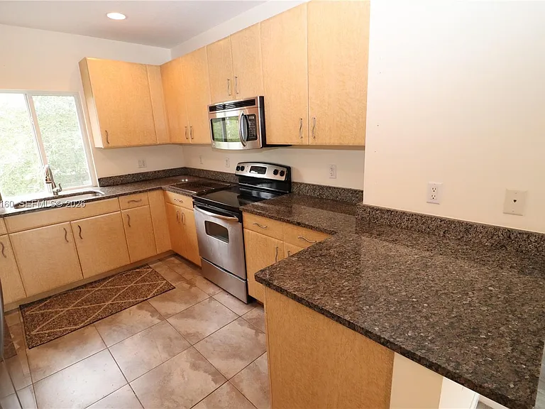 609 NE 28th St #1 — Photo 21