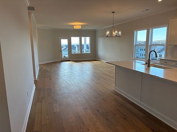 5th image of 1324 Ashton Park Dr