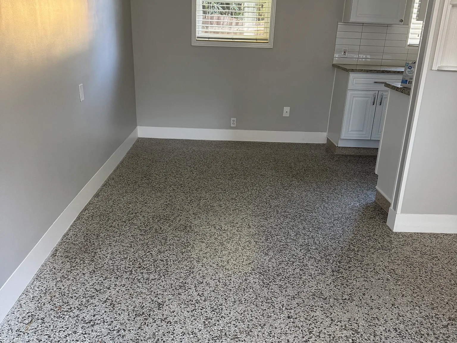 2517 W Palm Dr — Photo 3