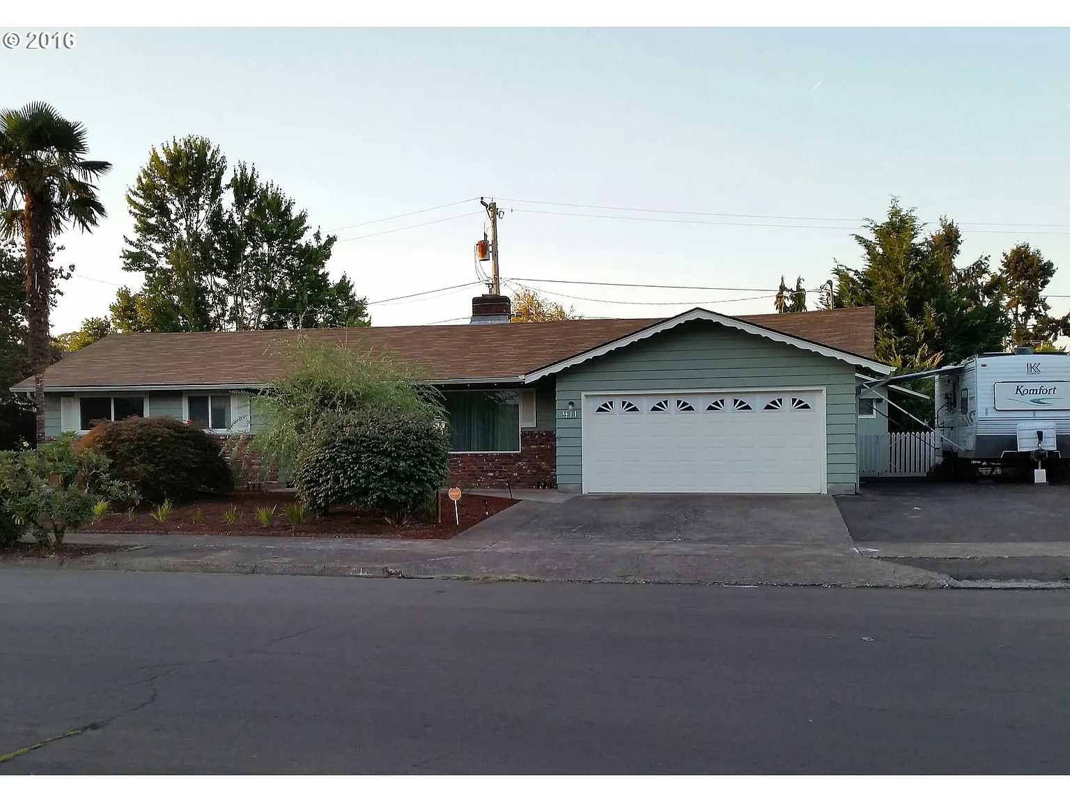 411 Durham Ave photo 1