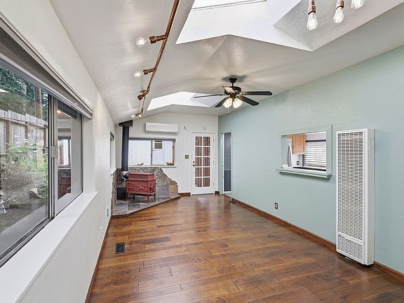 3rd image of 380 River Rd