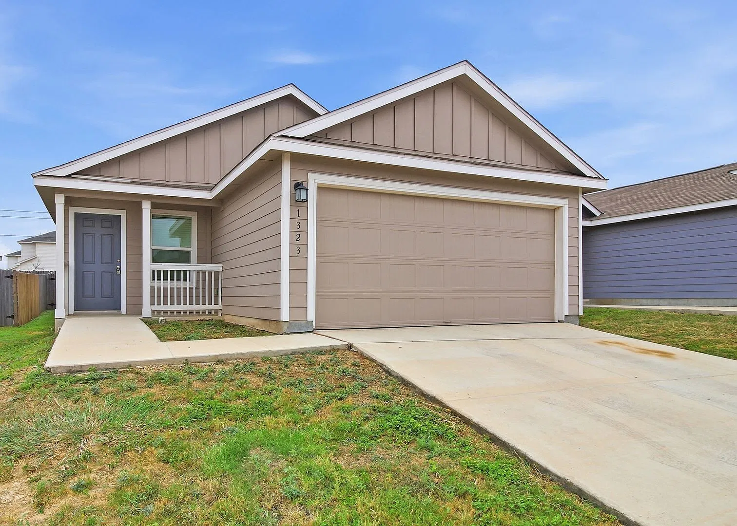 4 Bedroom Home with No Carpet and Refrigerator Included — Photo 1