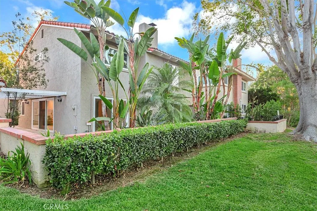 3 bed, 2.5 bath, 1793 sqft, $5,800 — Photo 2