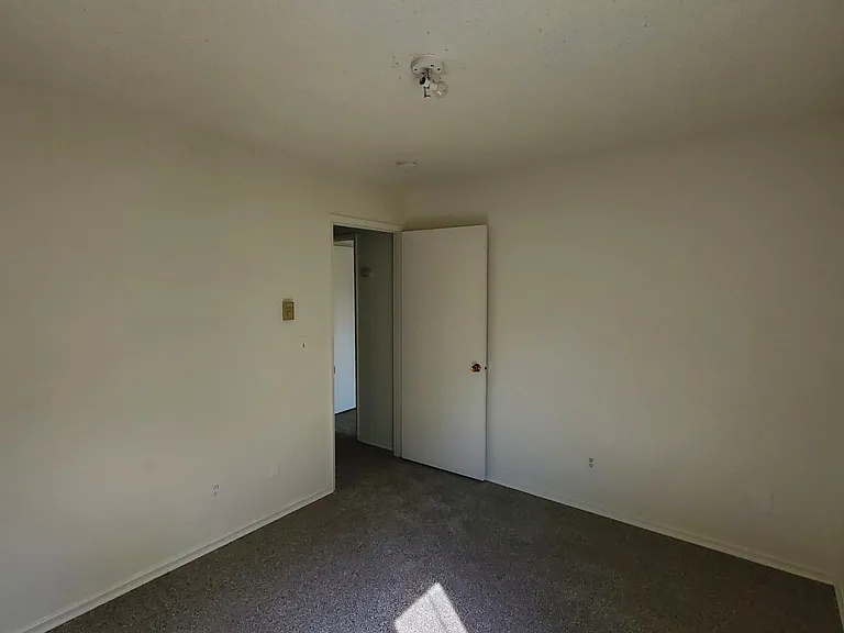 527 Washington St #7 — Photo 11