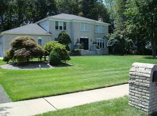 43 Shilling Rd, Manalapan, NJ 07726